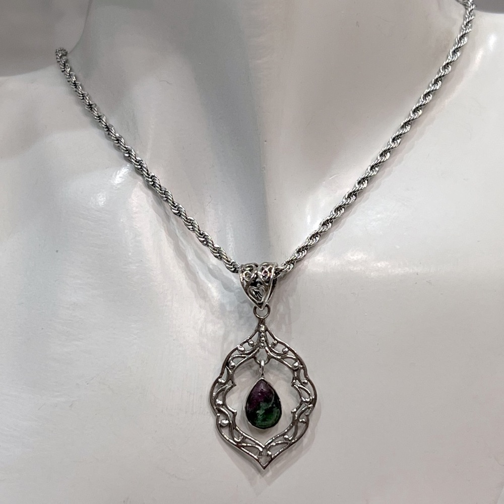 Ruby Zoisite Dangling Stone Pendant Necklace - image 2
